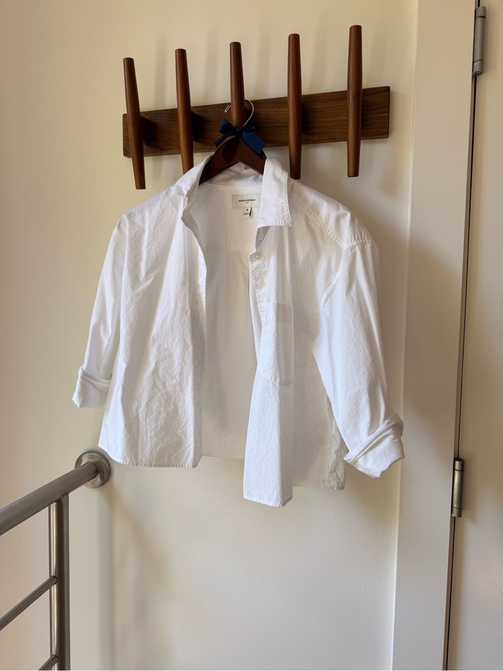 Banana Republic White cropped Classic Button-Down Shirt